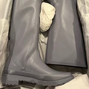 NWT Women's Stuart Weitzman "Griffin" Rain Boots in Gray - Size 7M